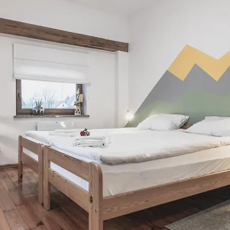 Przystanek Czarne 3*