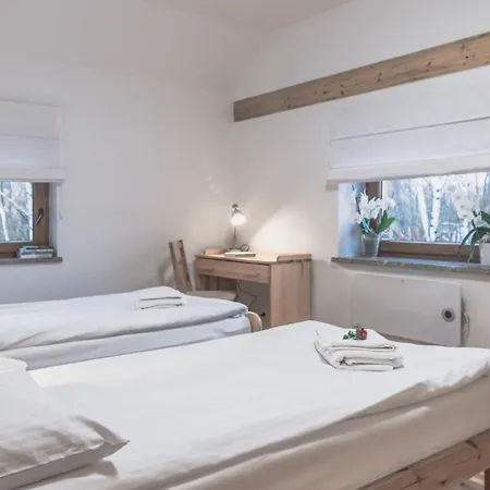 Przystanek Czarne 3*