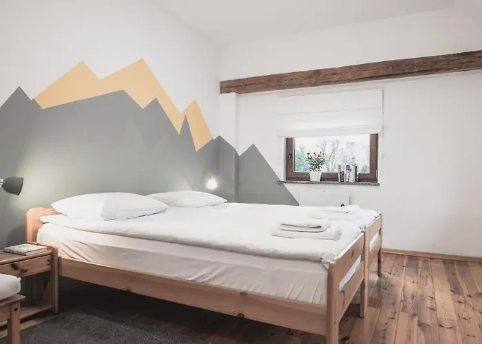 Przystanek Czarne 3*