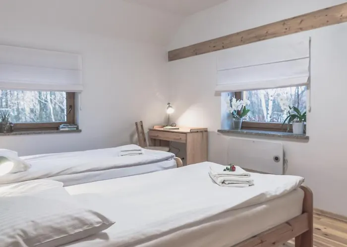 Przystanek Czarne 3*